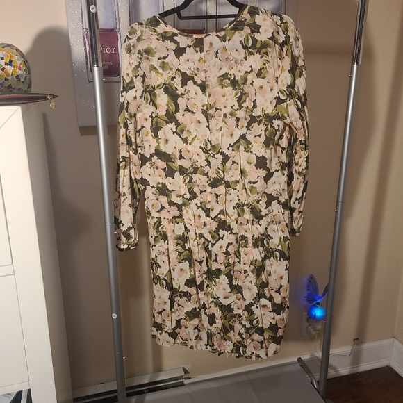 Sundance floral prairie dress. - Picture 4 of 6